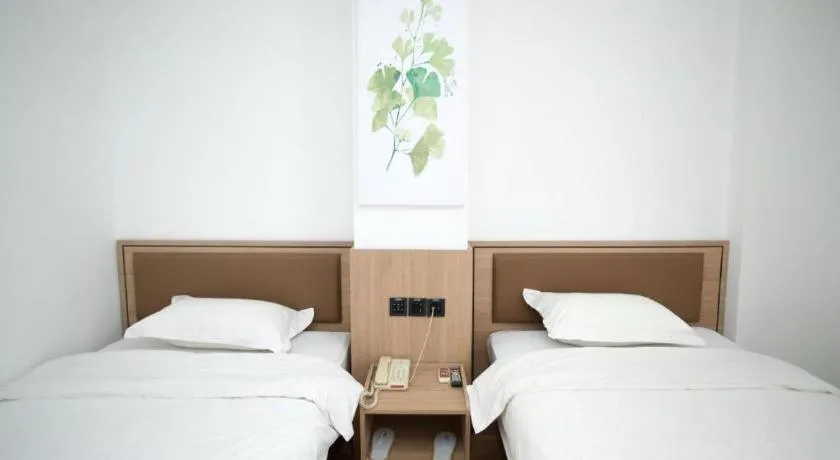Bed in GreenTree Inn Chaoyang Shuangta District Bus Station