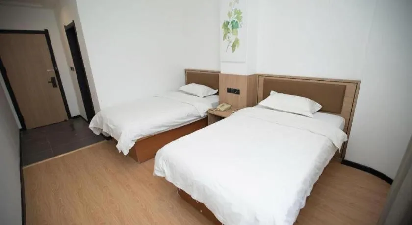 Bed in GreenTree Inn Chaoyang Shuangta District Bus Station