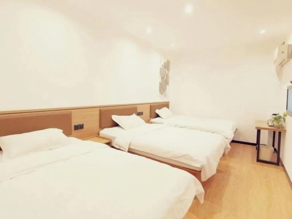 Bed in GreenTree Inn Chaoyang Shuangta District Bus Station