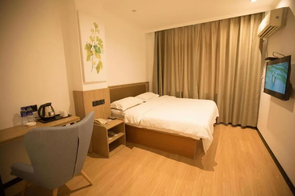 Bed in GreenTree Inn Chaoyang Shuangta District Bus Station