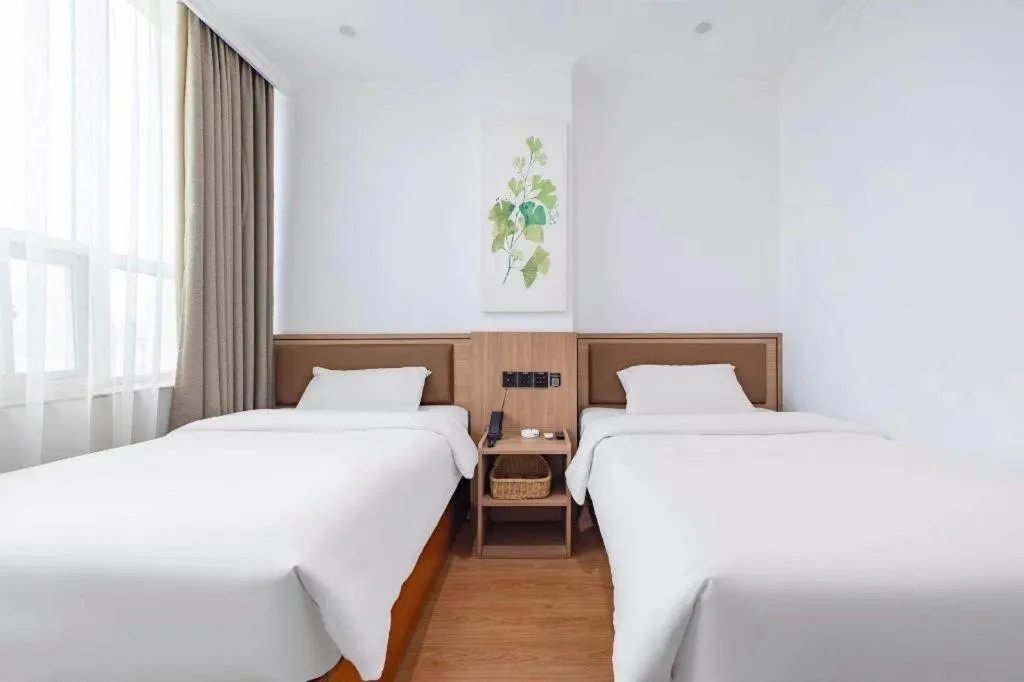 Bed in GreenTree Inn Chaoyang Shuangta District Bus Station