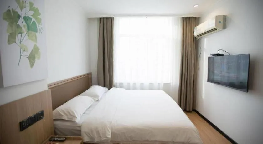 Bed in GreenTree Inn Chaoyang Shuangta District Bus Station