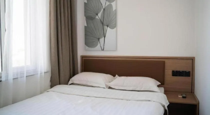 Bed in GreenTree Inn Chaoyang Shuangta District Bus Station