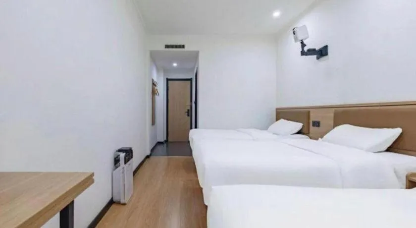 Bed in GreenTree Inn Chaoyang Shuangta District Bus Station