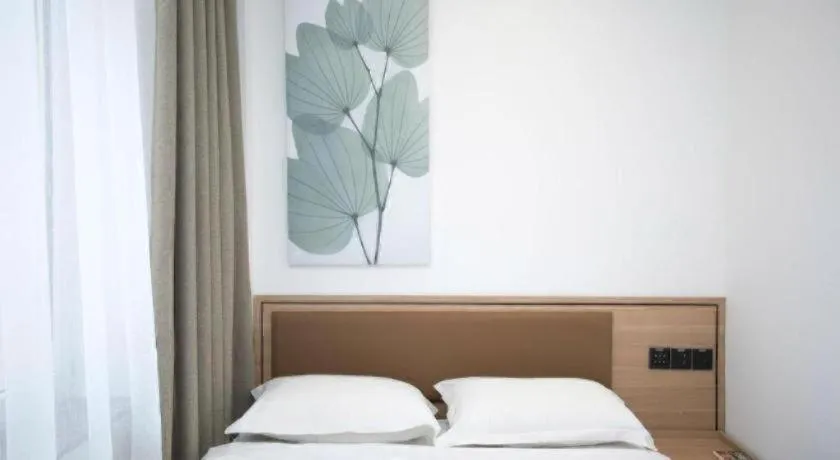 Bed in GreenTree Inn Chaoyang Shuangta District Bus Station