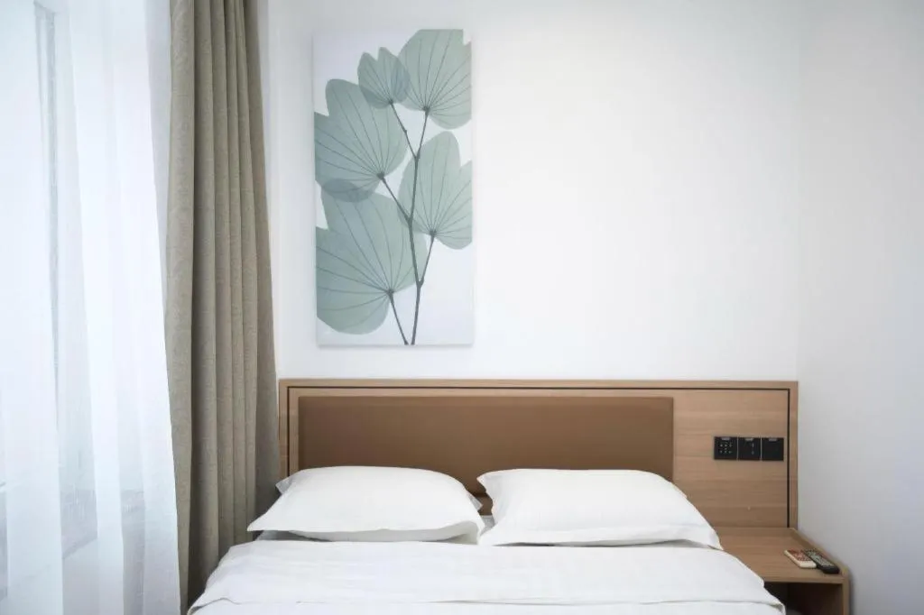 Bed in GreenTree Inn Chaoyang Shuangta District Bus Station