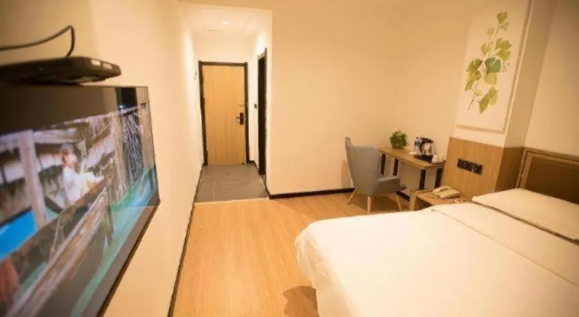 Bed in GreenTree Inn Chaoyang Shuangta District Bus Station