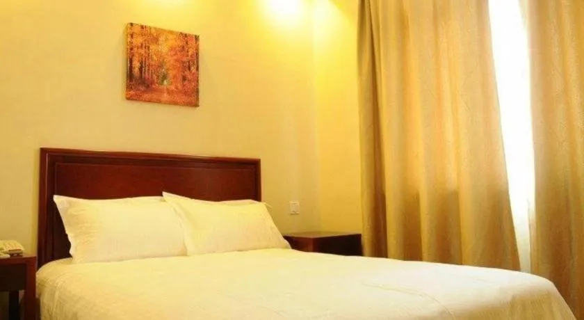 Bed in GreenTree Inn Chaoyang Shuangta District Bus Station
