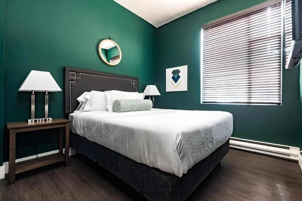 Bed in The Oxford Seattle-Downtown