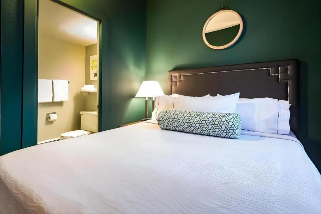 Bed in The Oxford Seattle-Downtown