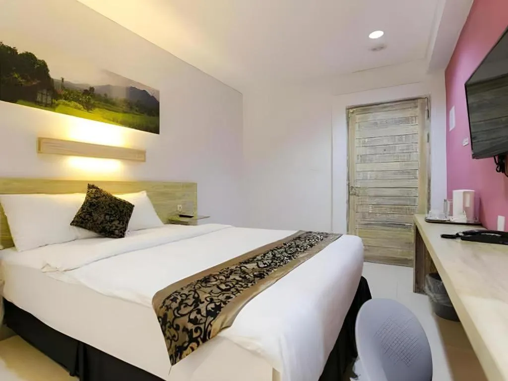 Bed in Life Puri Hotel Surabaya