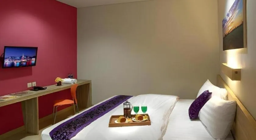 Bed in Life Puri Hotel Surabaya