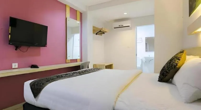 Bed in Life Puri Hotel Surabaya