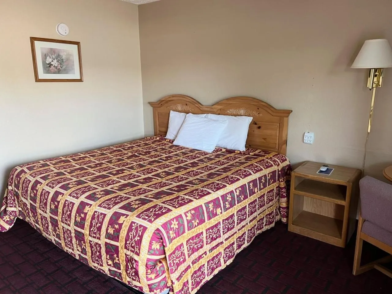 Bed in Economy Inn McCook