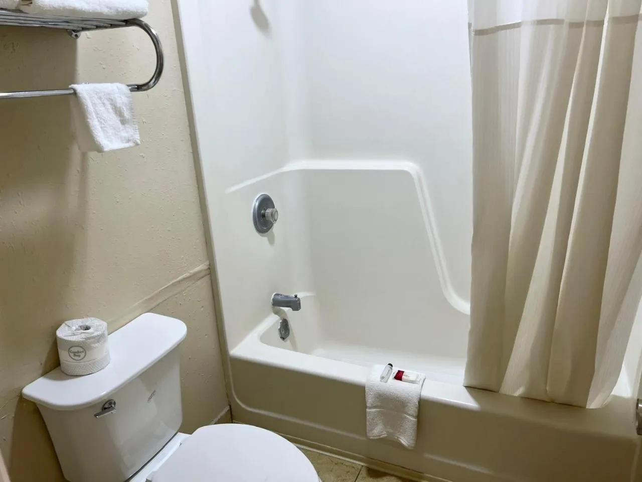 Bathroom in Economy Inn McCook