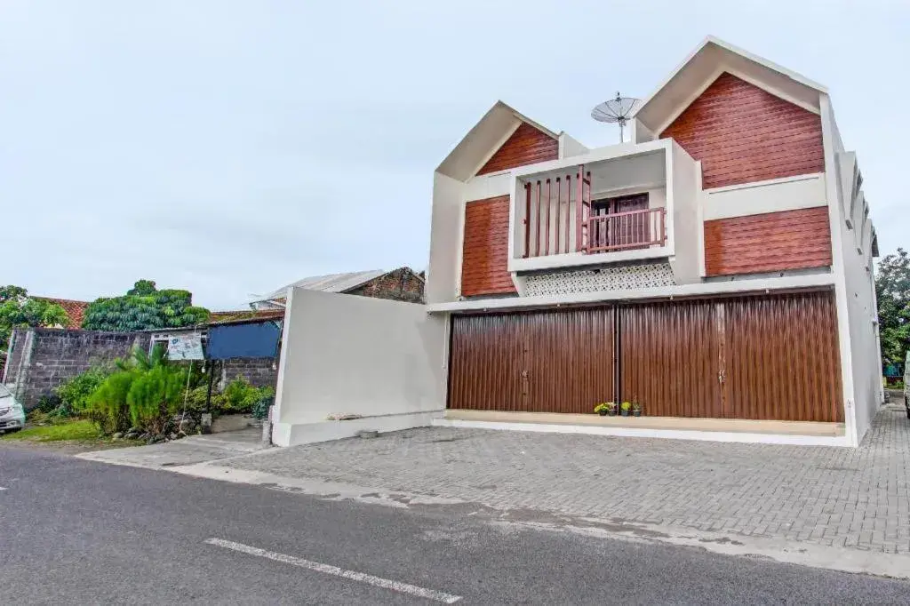 Super OYO 91816 Griya Putih Super OYO 91816 Griya Putih