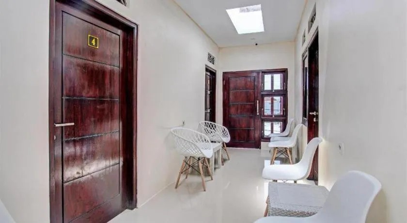 Super OYO 91816 Griya Putih