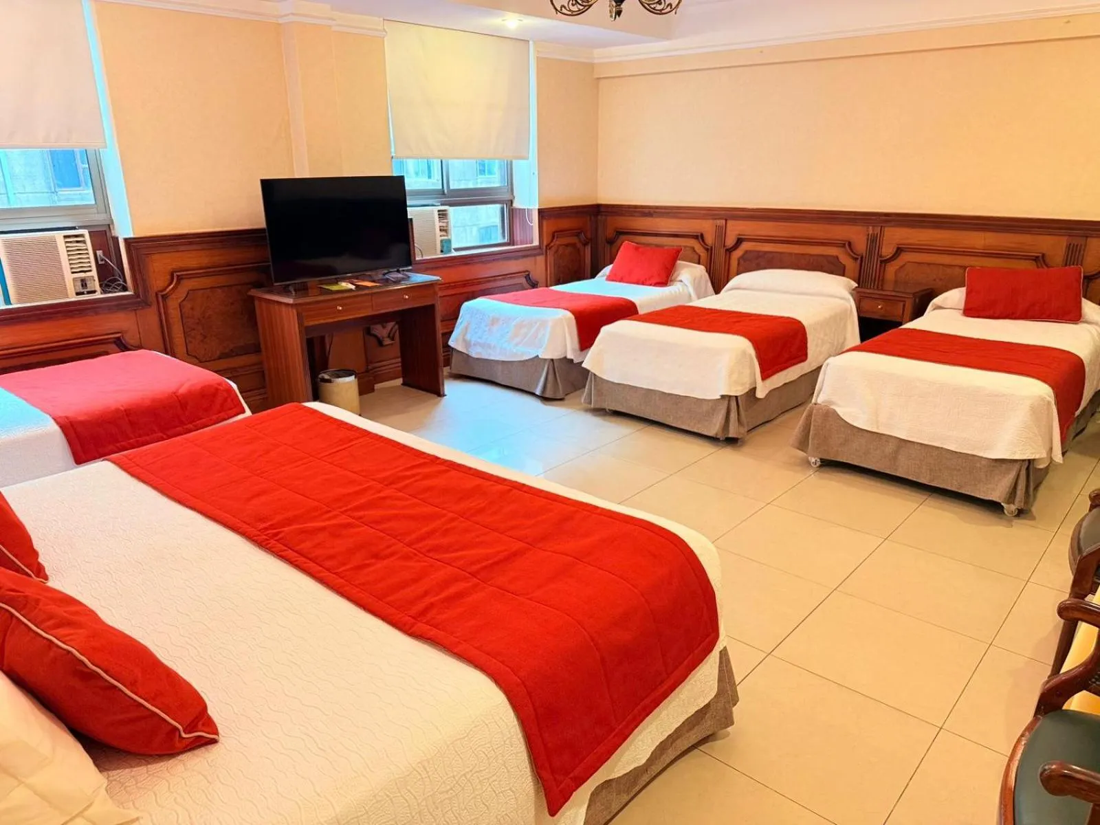 Photo of the whole room, Bed in Hotel Gran Palace