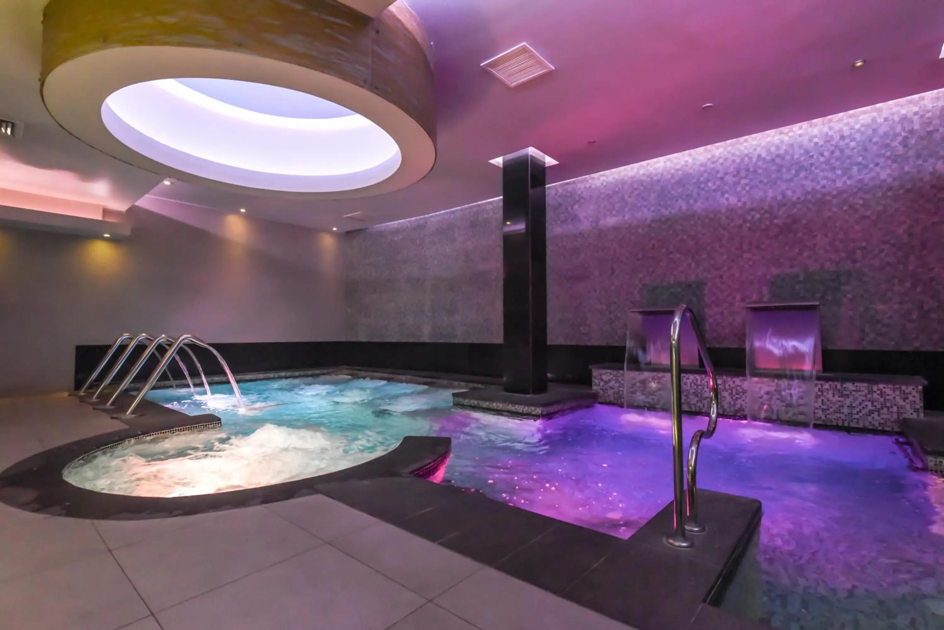 Swimming pool in Hotel Gran Palace