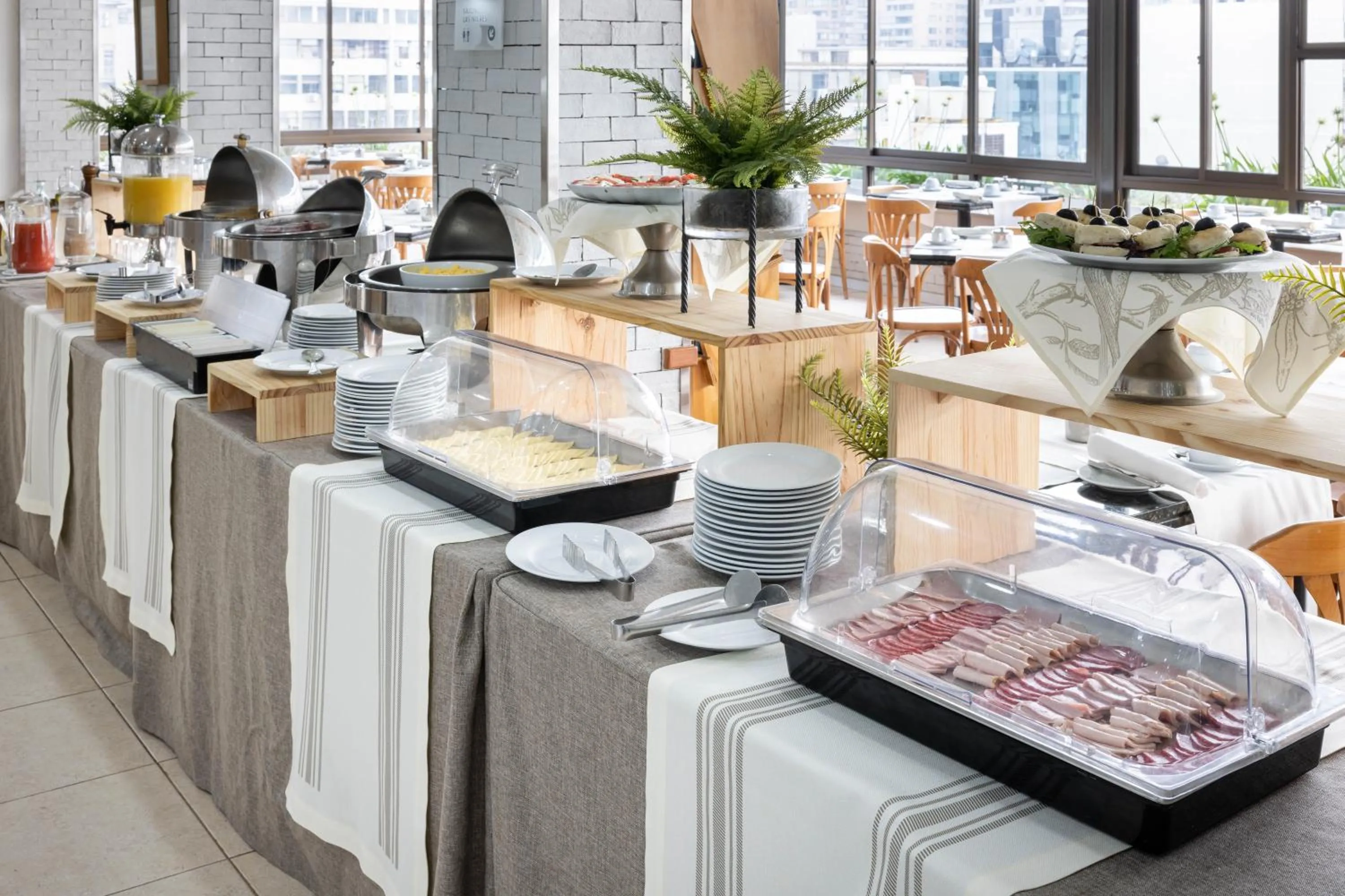 Buffet breakfast in Hotel Gran Palace