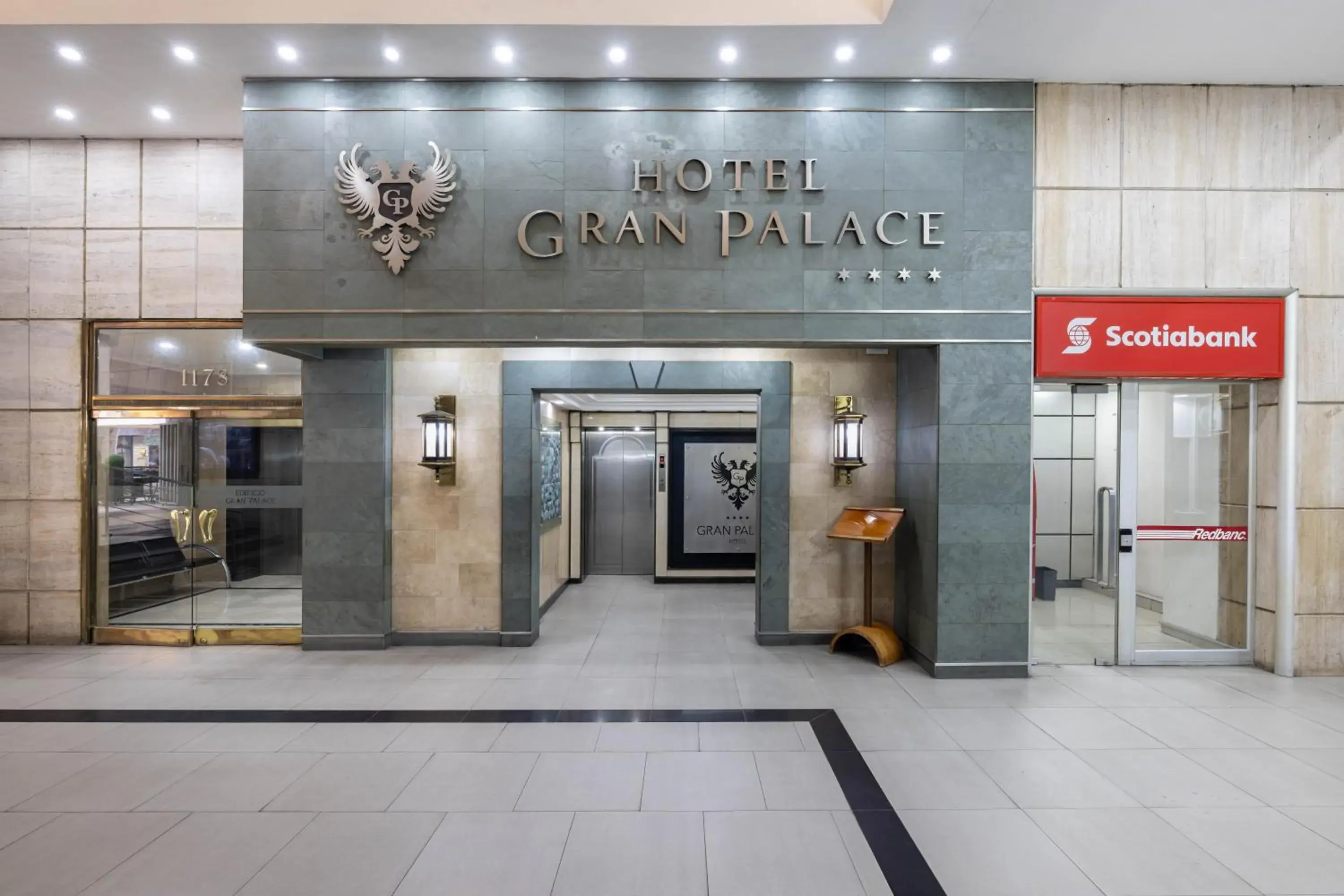 Facade/entrance in Hotel Gran Palace Facade/entrance in Hotel Gran Palace