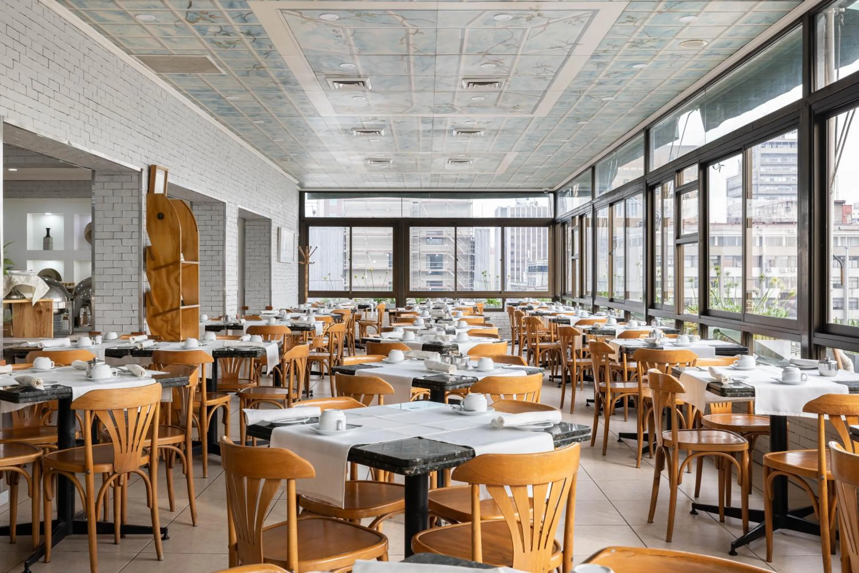 Restaurant/places to eat in Hotel Gran Palace