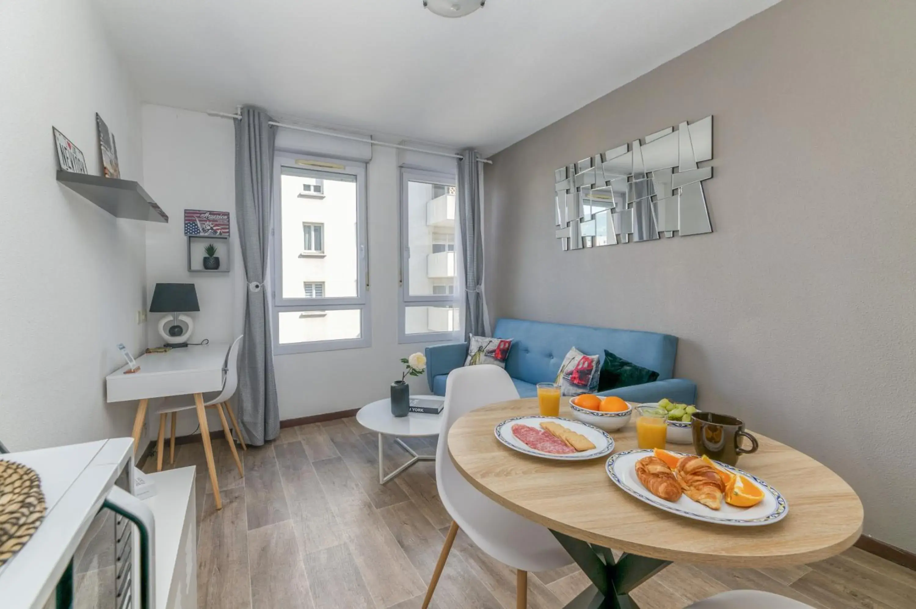 Living room in R'Apparts T2 Le New York Living room in R'Apparts T2 Le New York