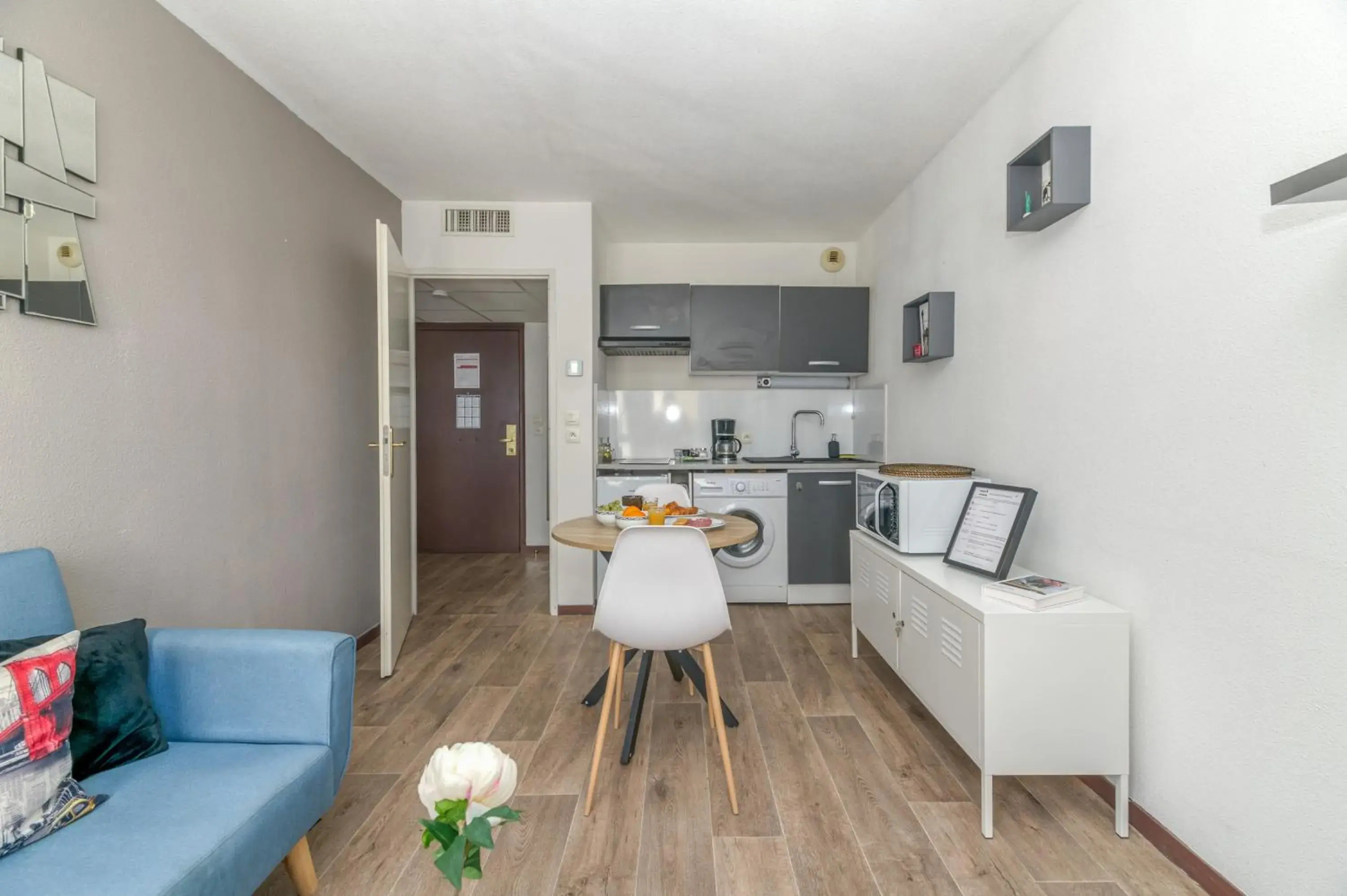 Living room in R'Apparts T2 Le New York Living room in R'Apparts T2 Le New York