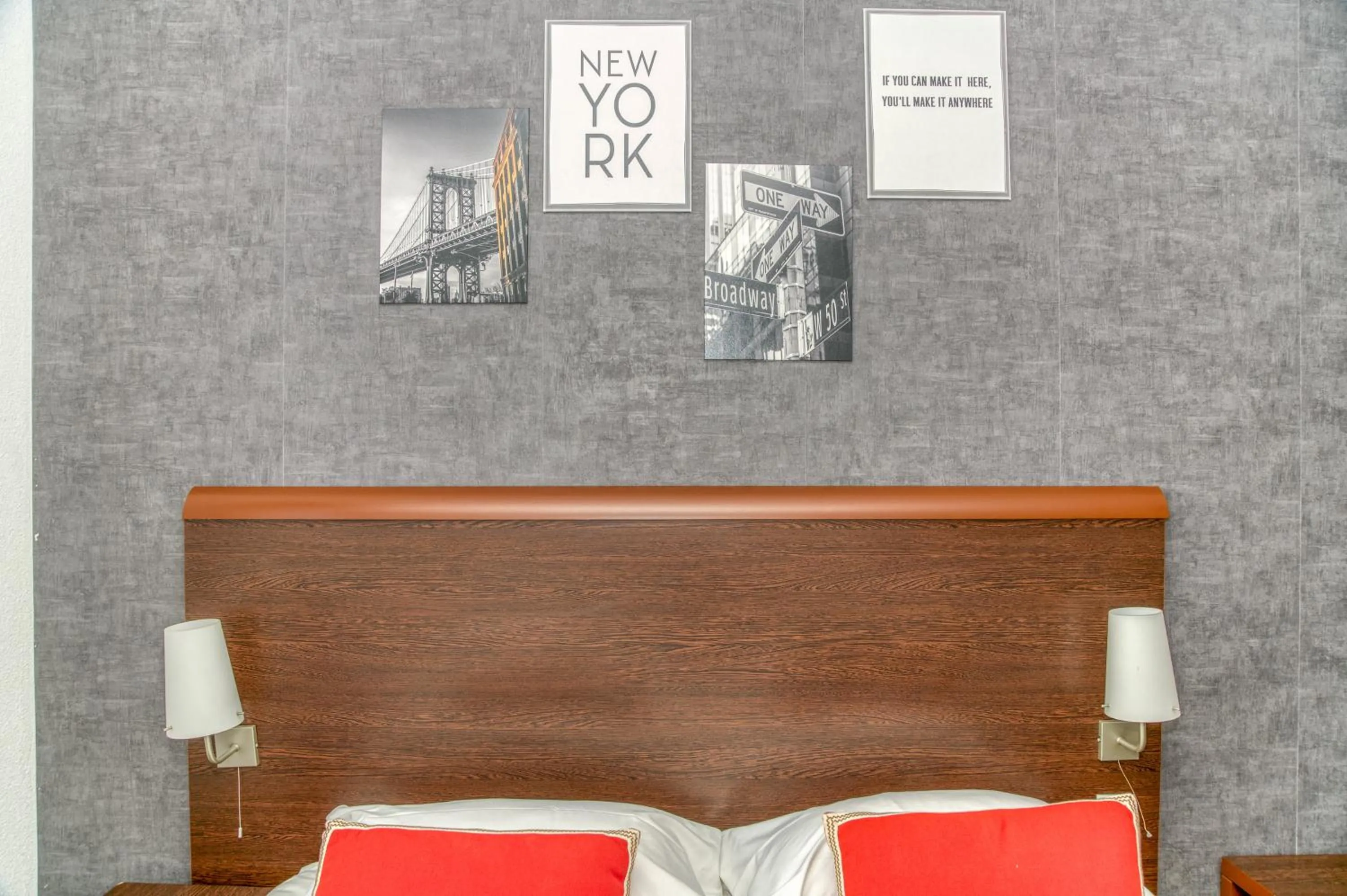 Decorative detail, Bed in R'Apparts T2 Le New York