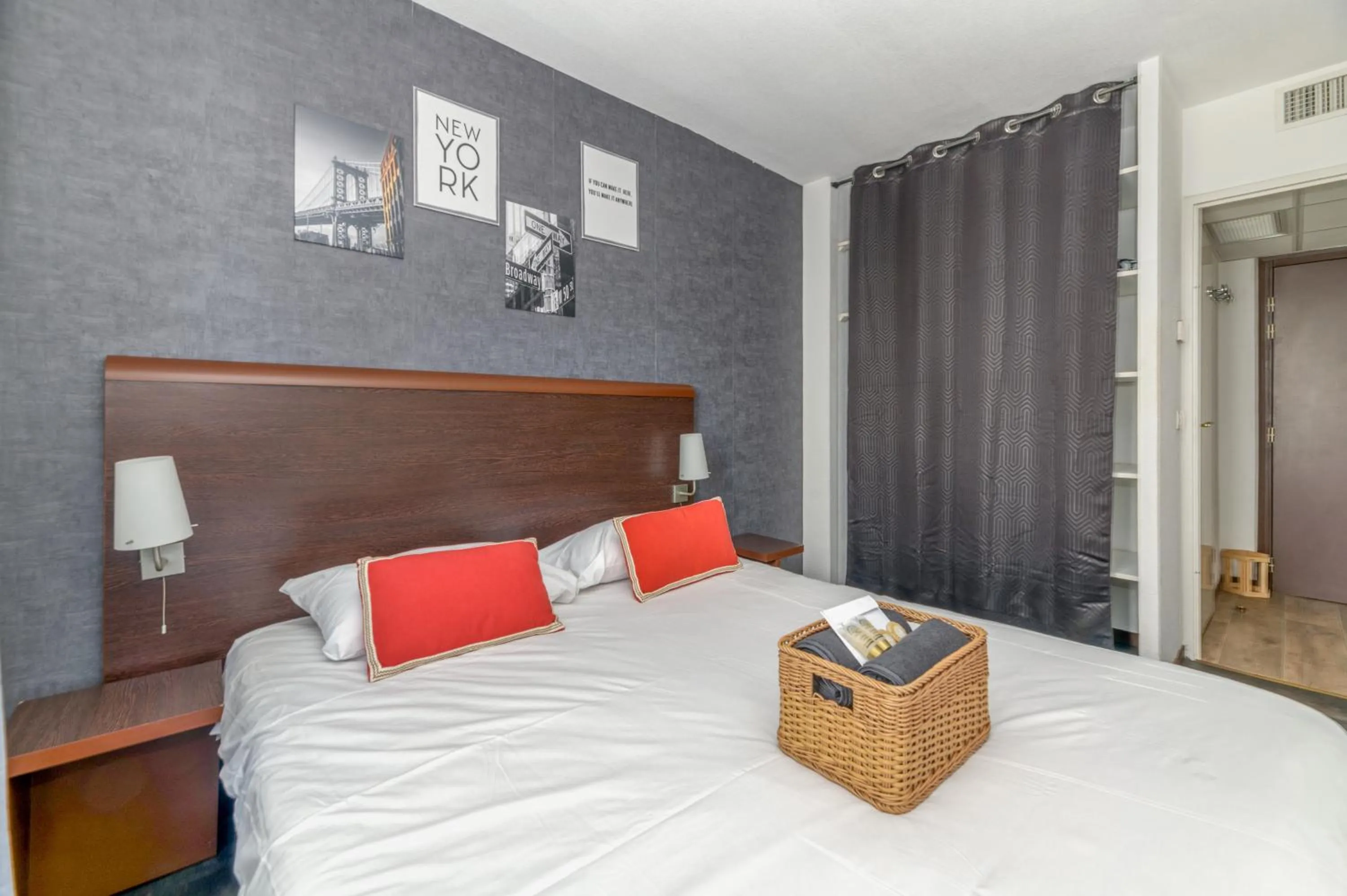 Bed in R'Apparts T2 Le New York