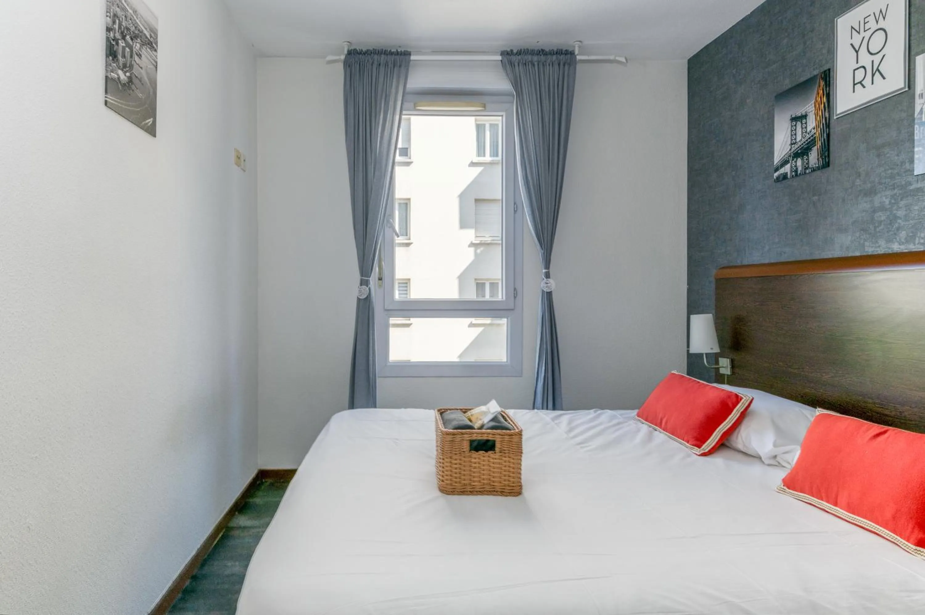 Bed in R'Apparts T2 Le New York