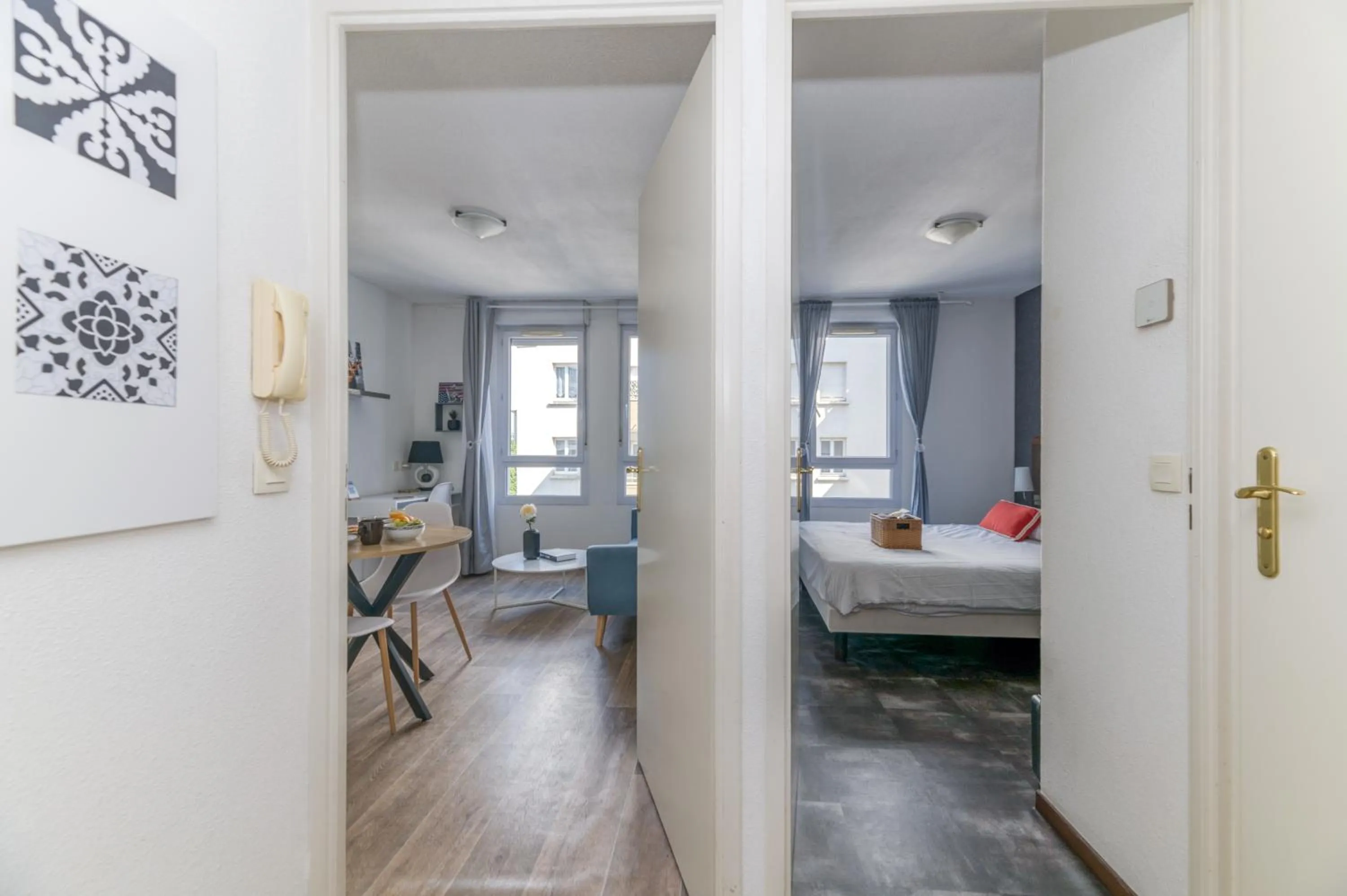 Living room, Bed in R'Apparts T2 Le New York