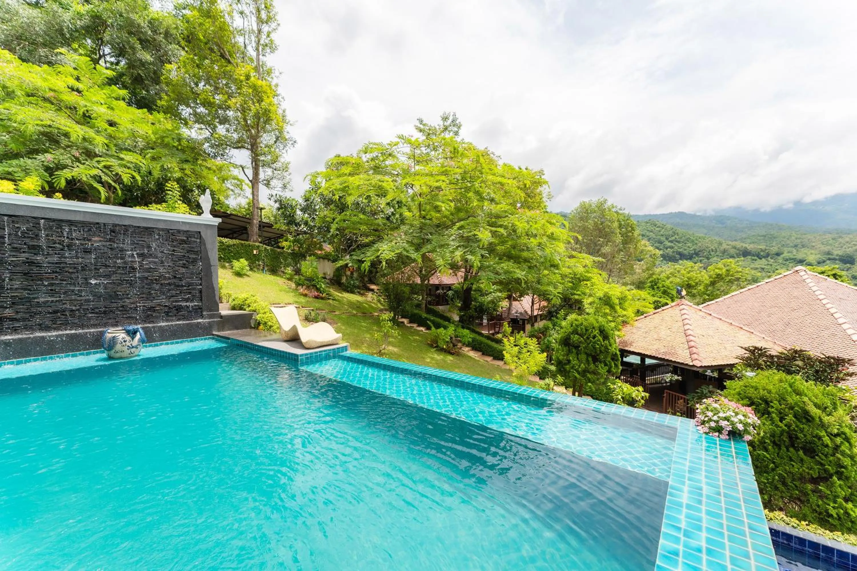 Swimming pool in Guru Resort Chiang Mai