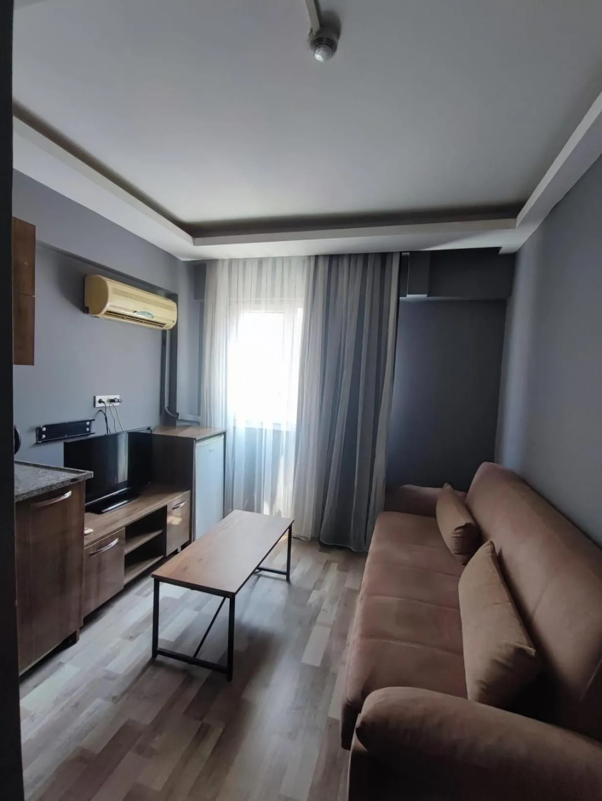 Smyrna Homes & Suits