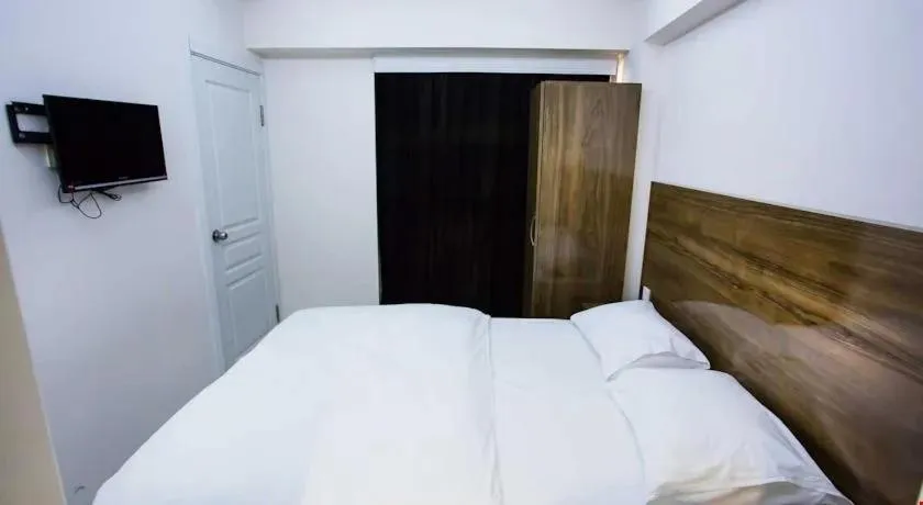 Bed in Smyrna Homes & Suits