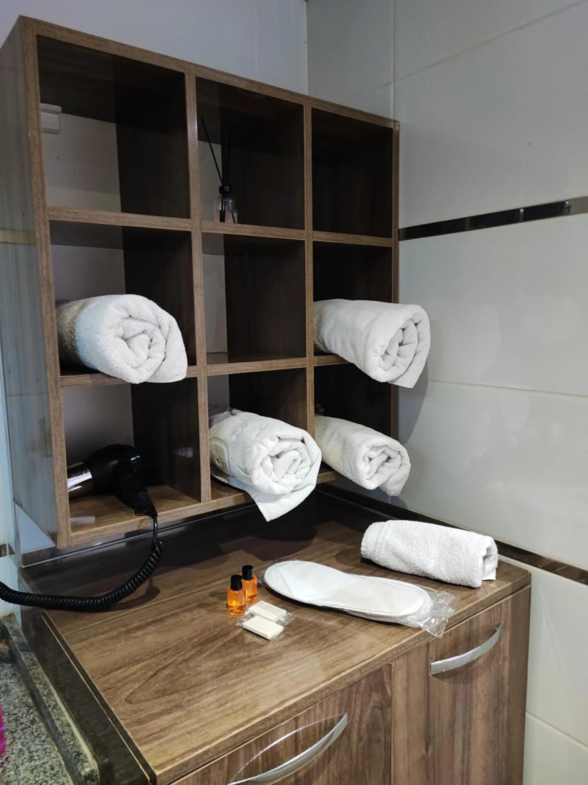 towels in Smyrna Homes & Suits