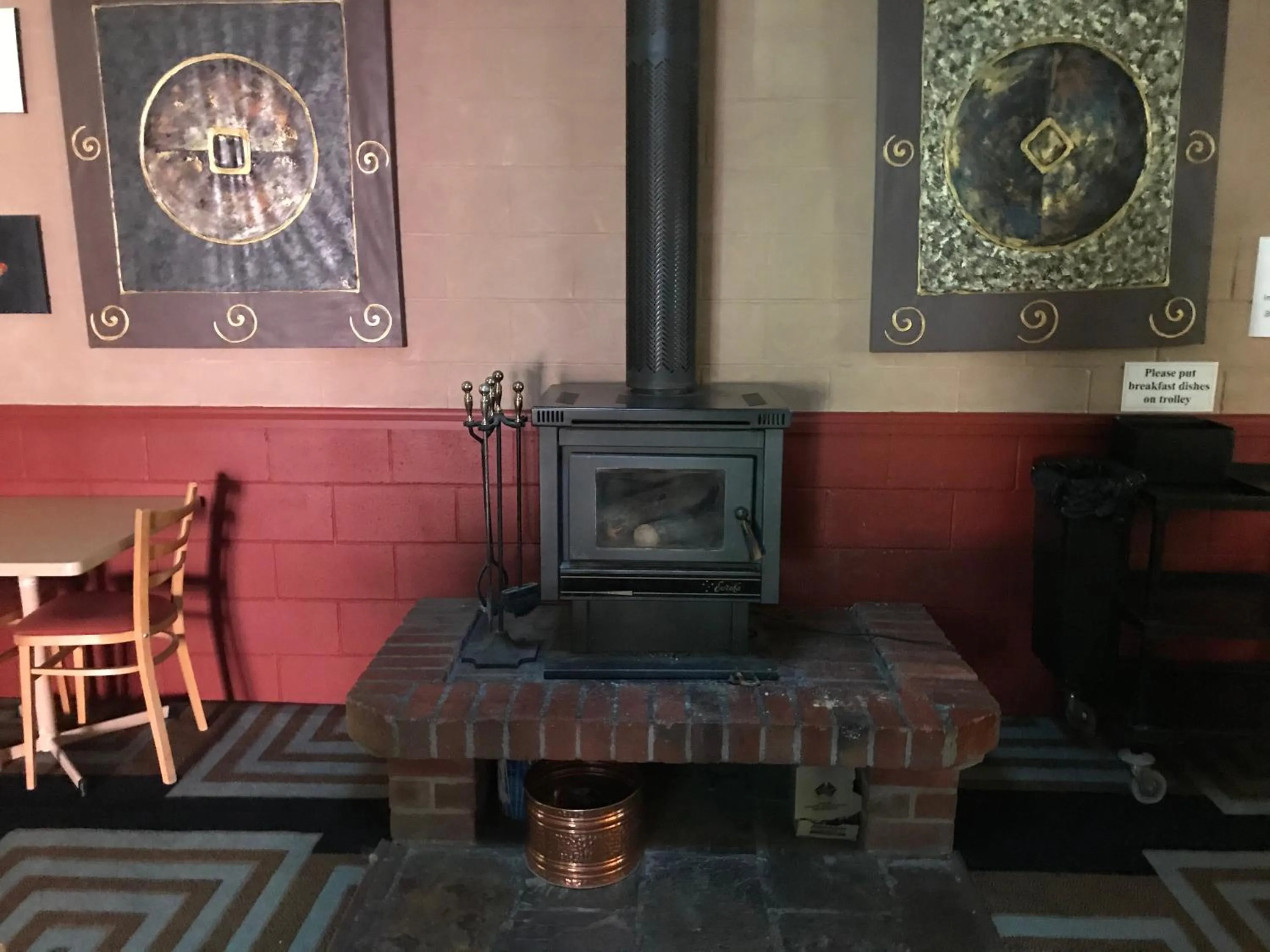 Dining area in Cottonwood Lodge