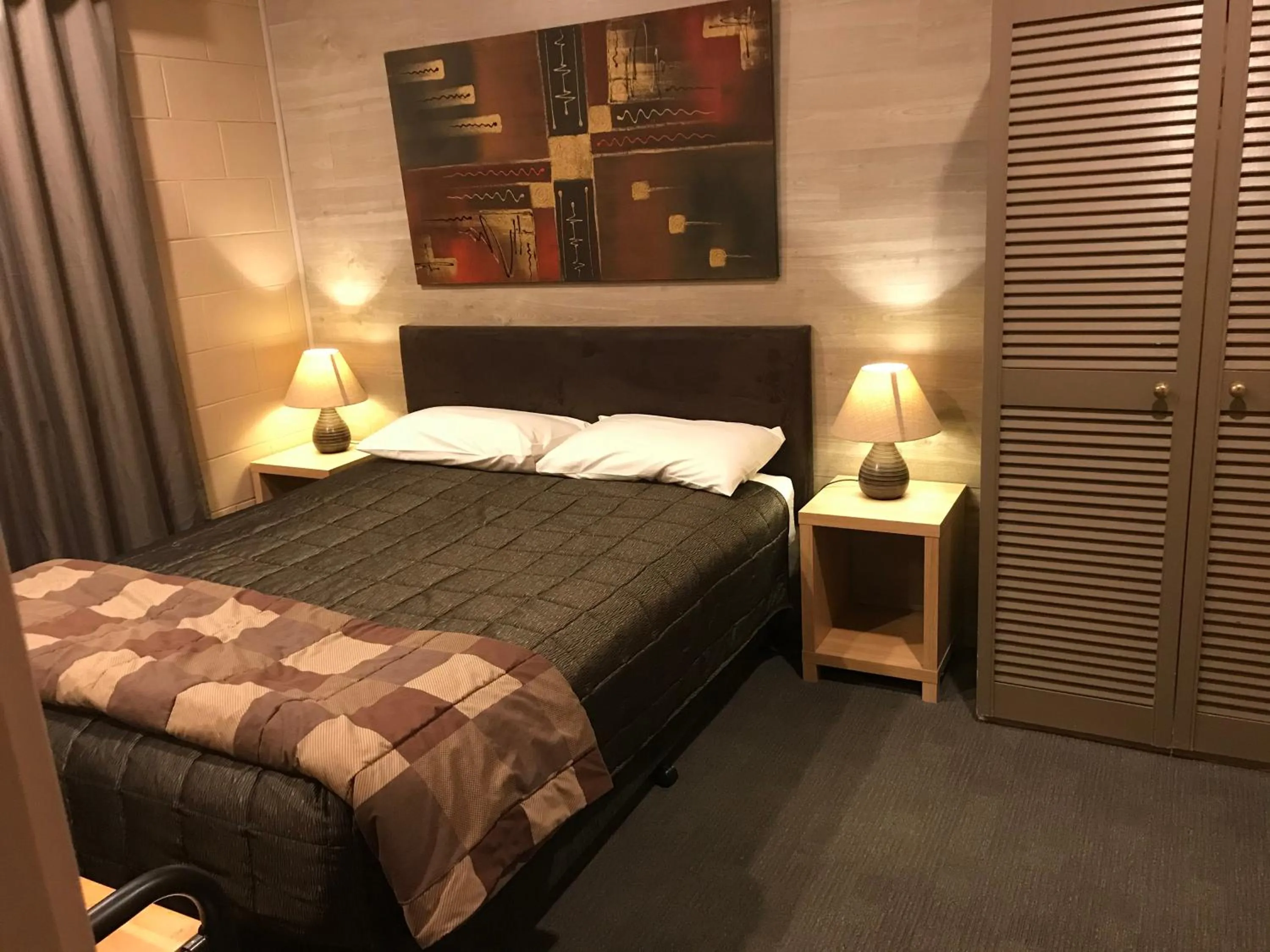 Bed in Cottonwood Lodge