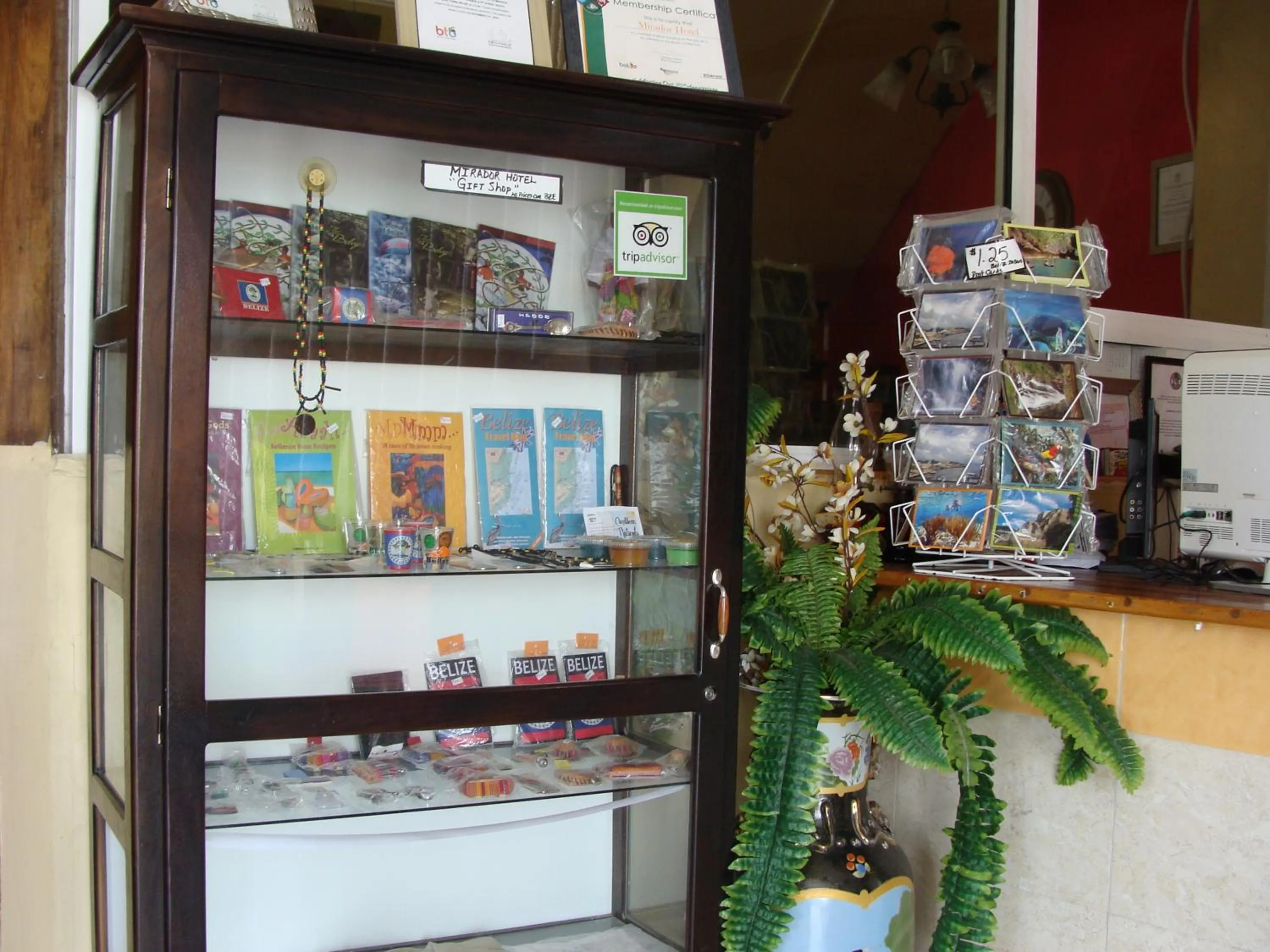 On-site shops in Mirador Hotel