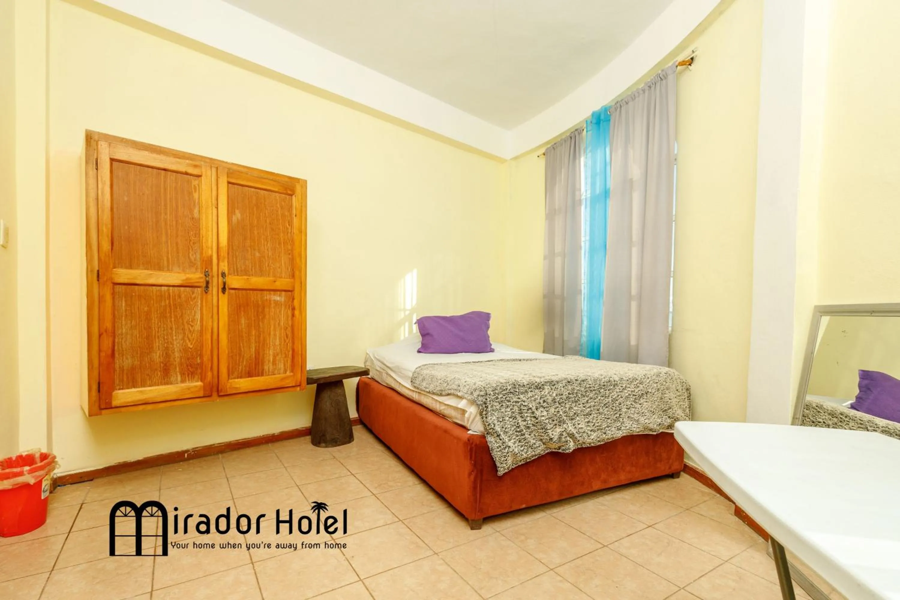 Bed in Mirador Hotel