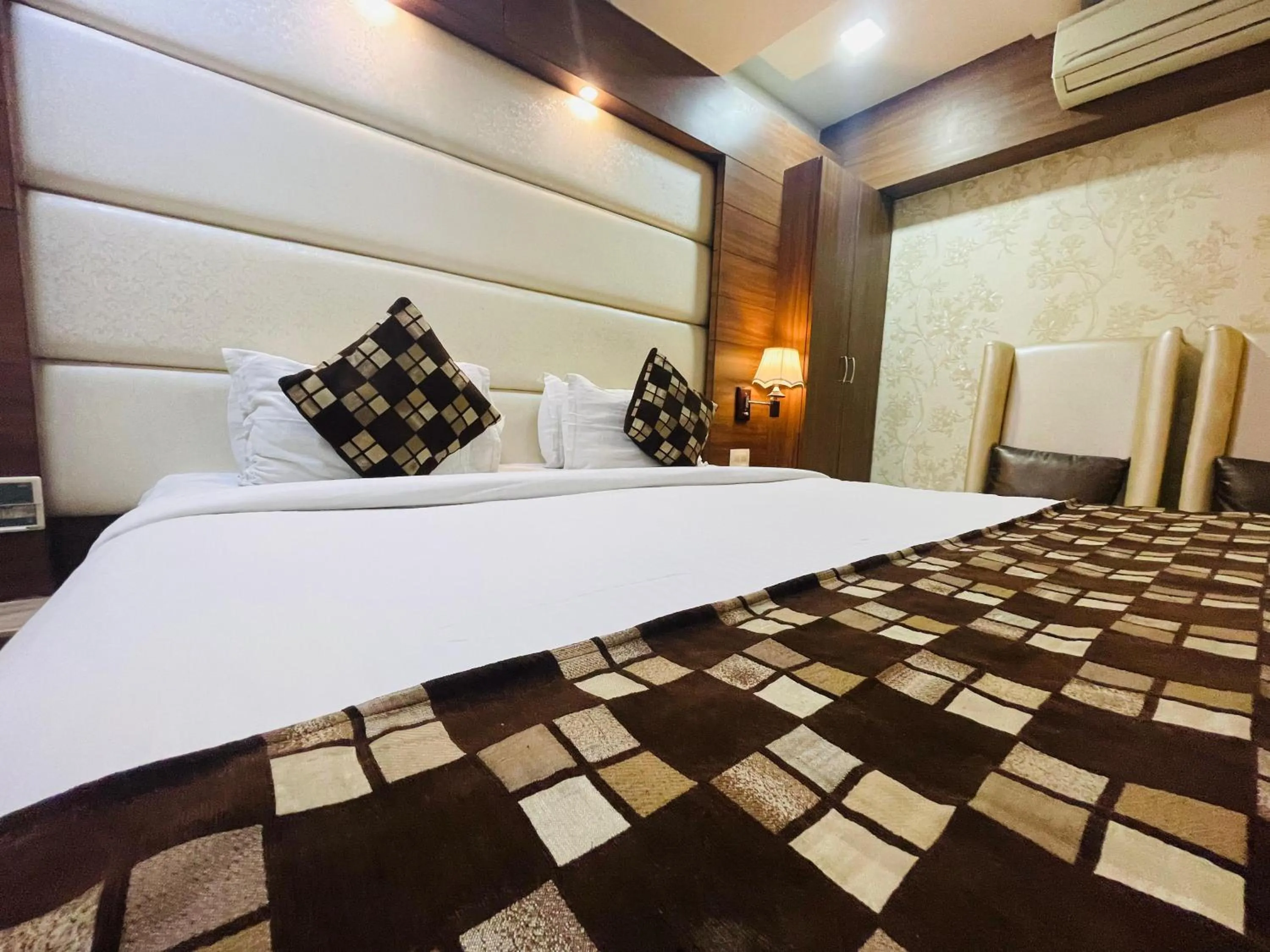 Bed in Hotel Kc Inn Ajmer