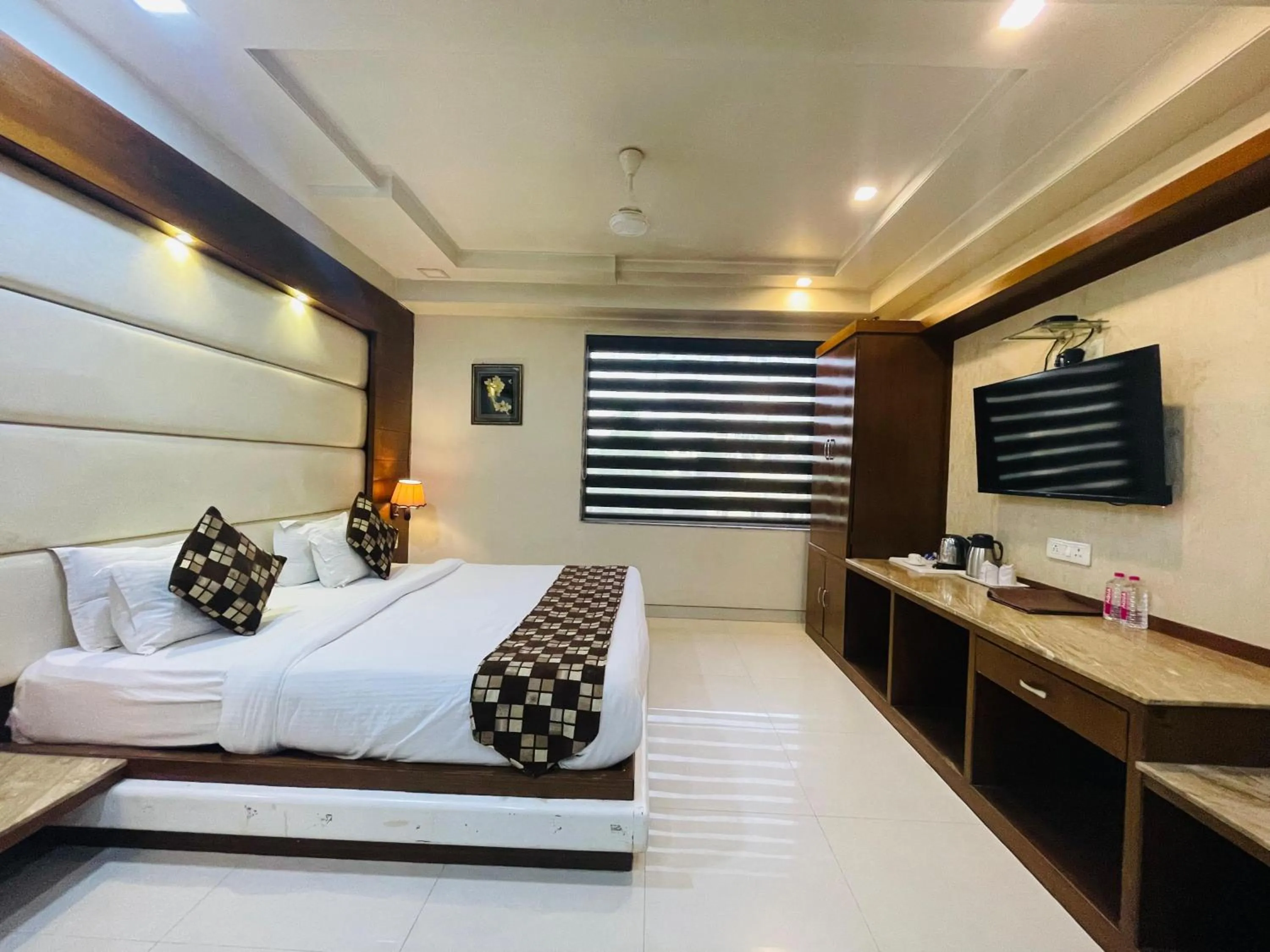 Bed in Hotel Kc Inn Ajmer