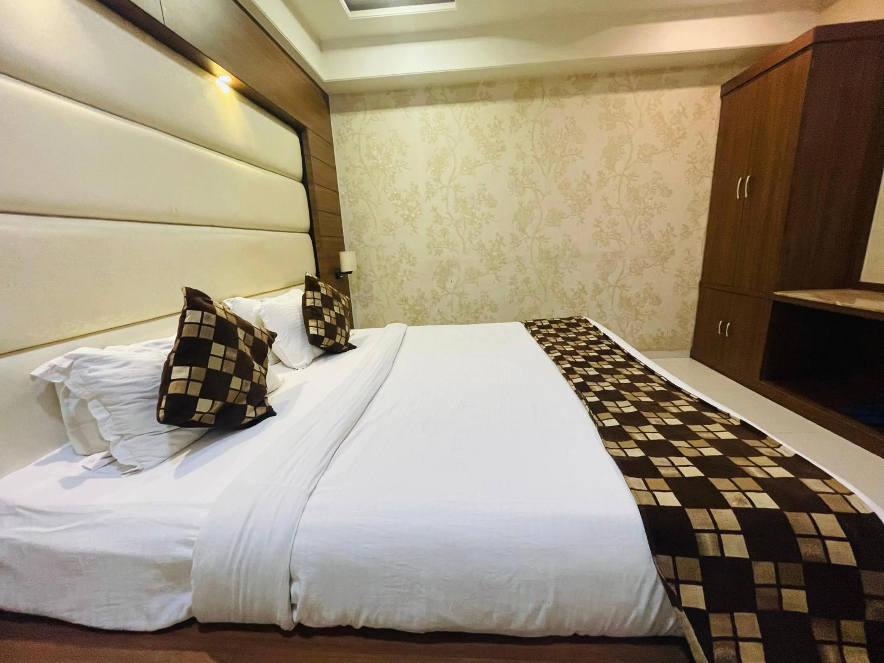 Bed in Hotel Kc Inn Ajmer