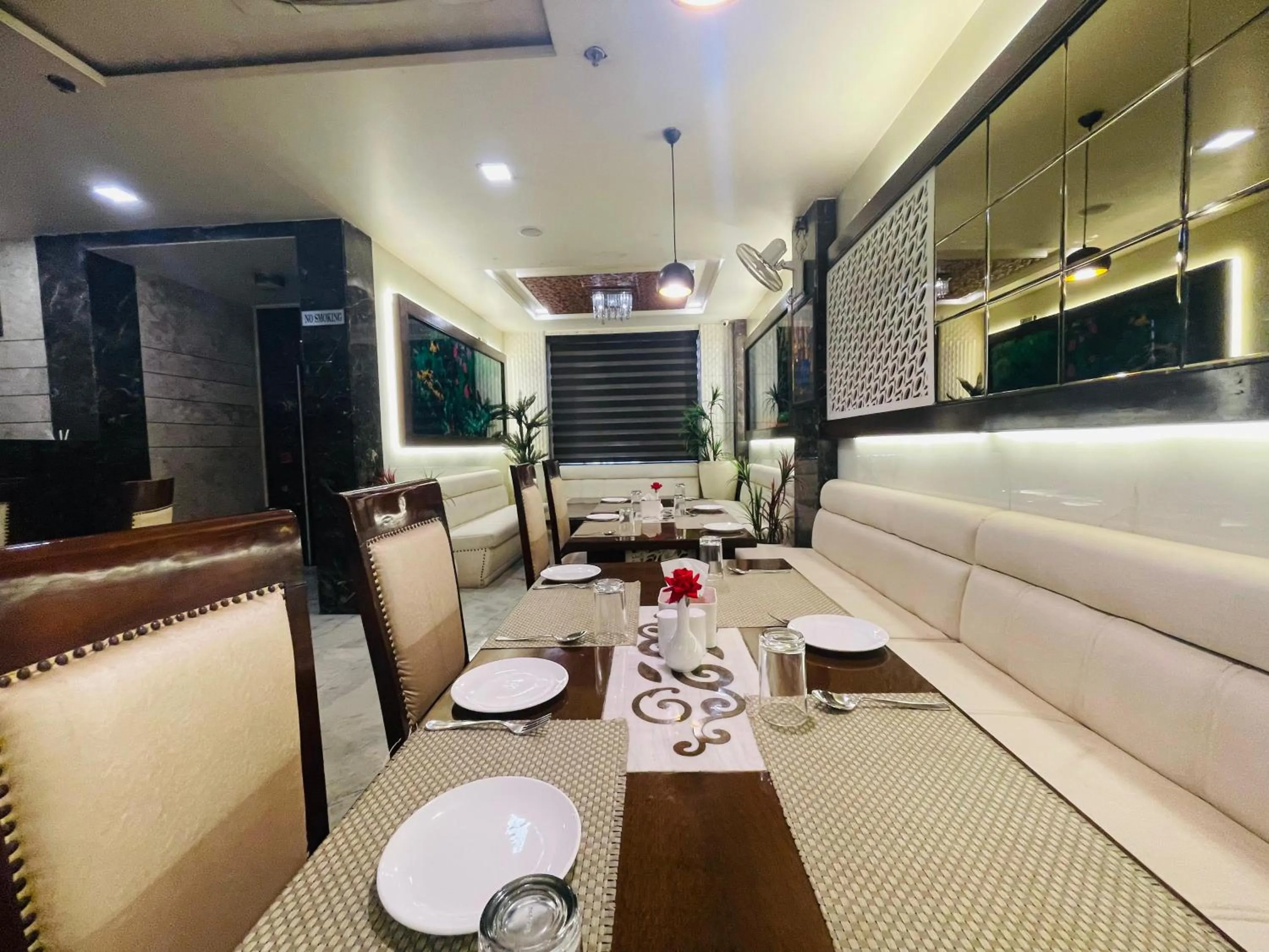 Restaurant/places to eat in Hotel Kc Inn Ajmer