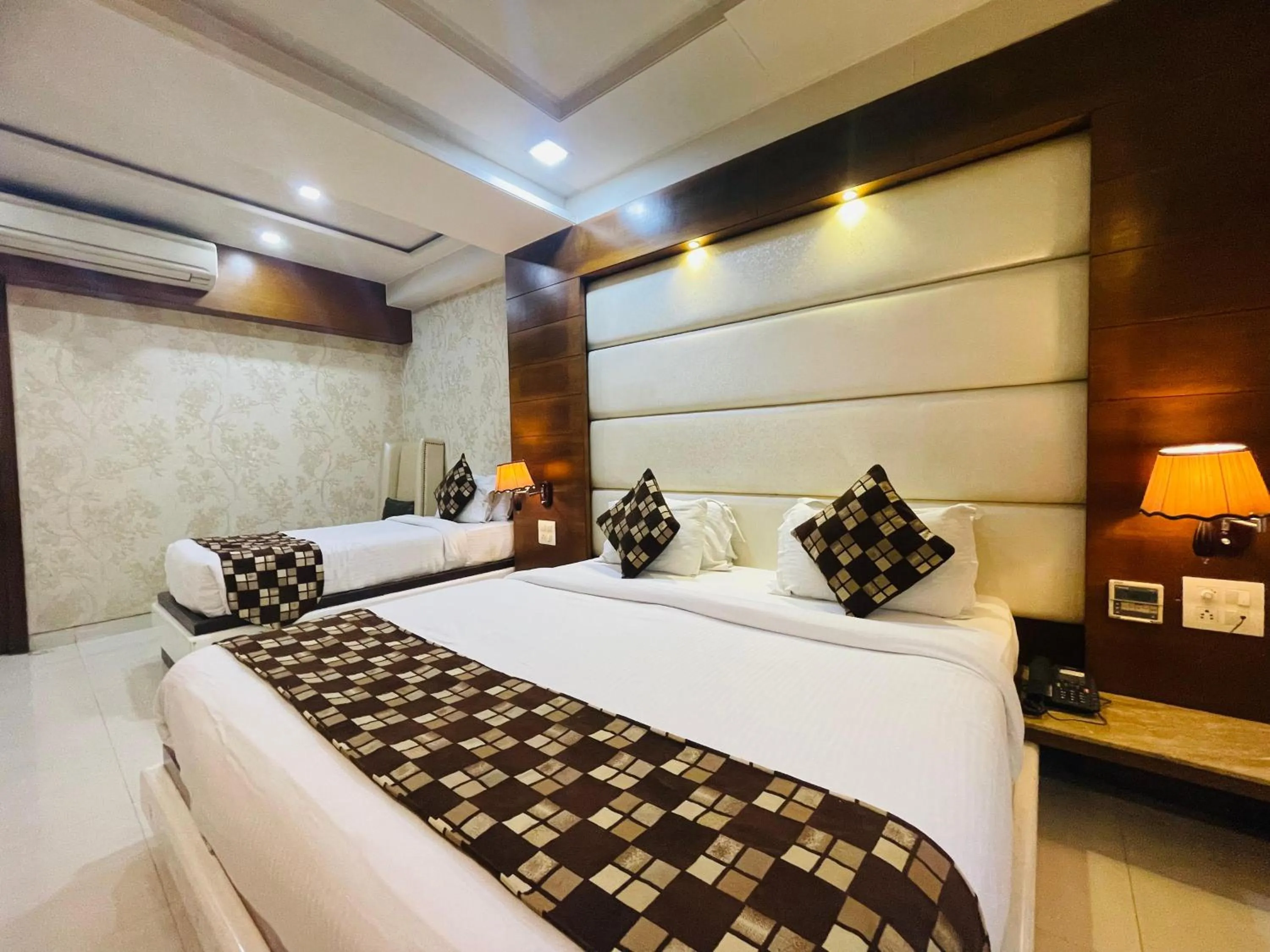 Bed in Hotel Kc Inn Ajmer