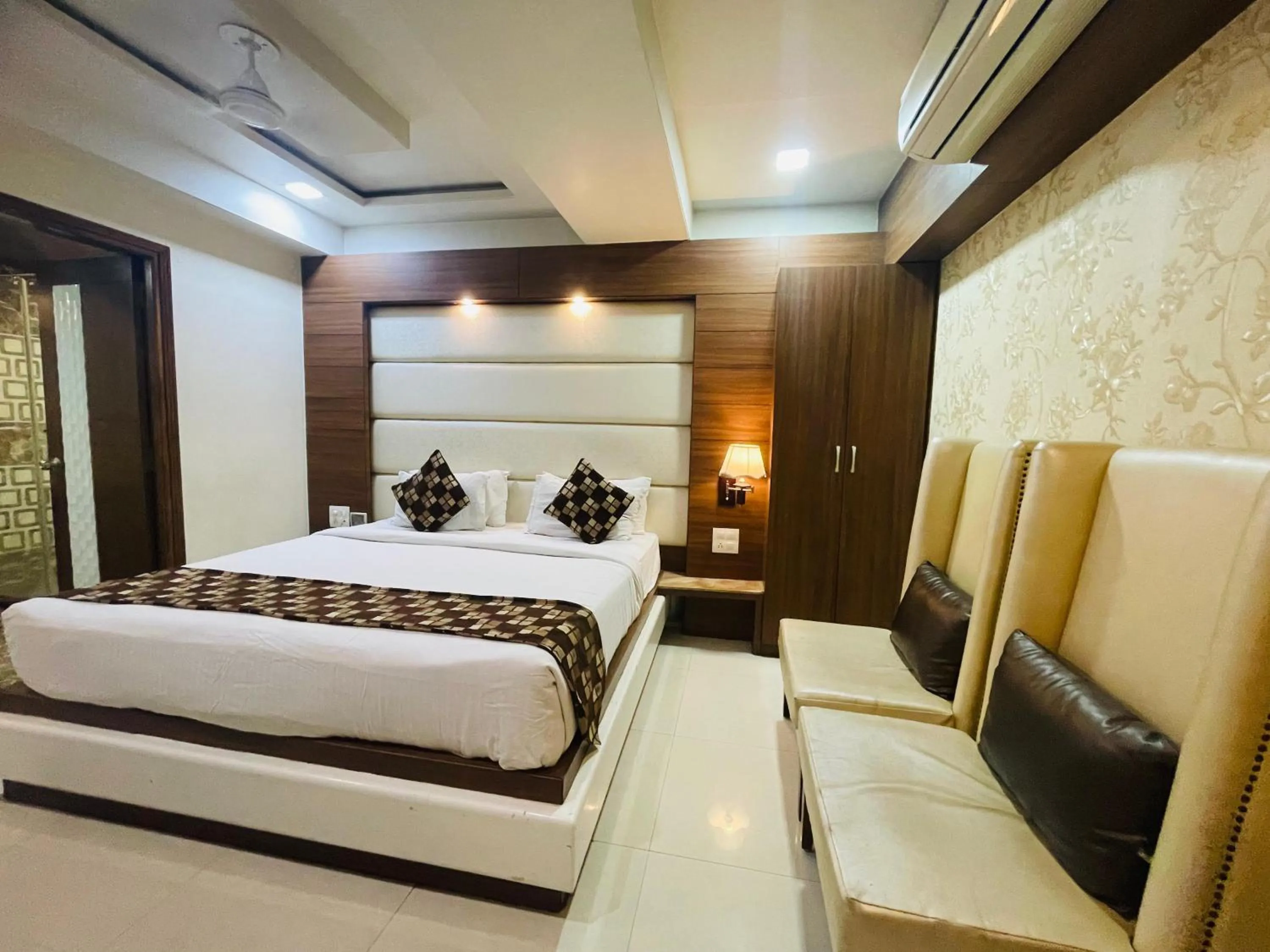 Bed in Hotel Kc Inn Ajmer