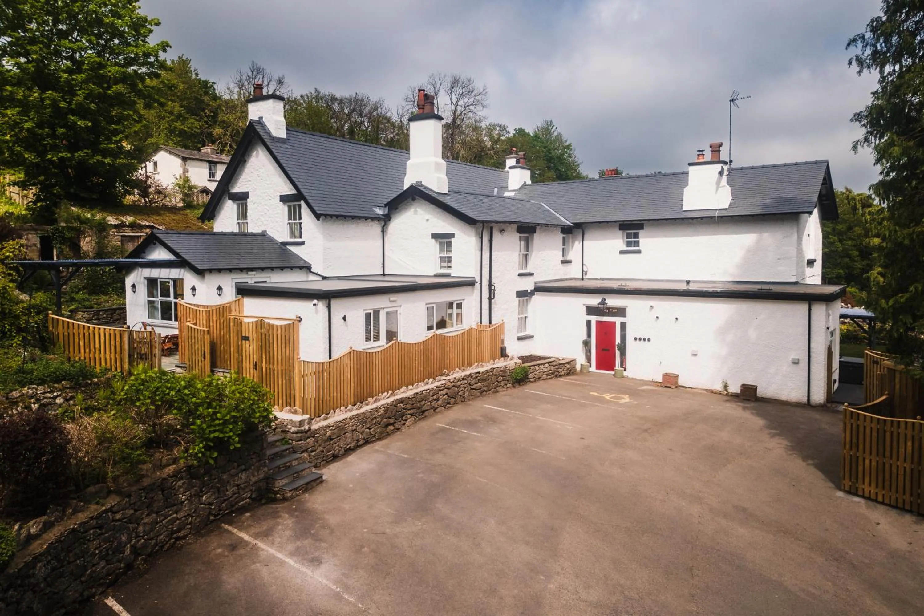 Property building in Grange Manor