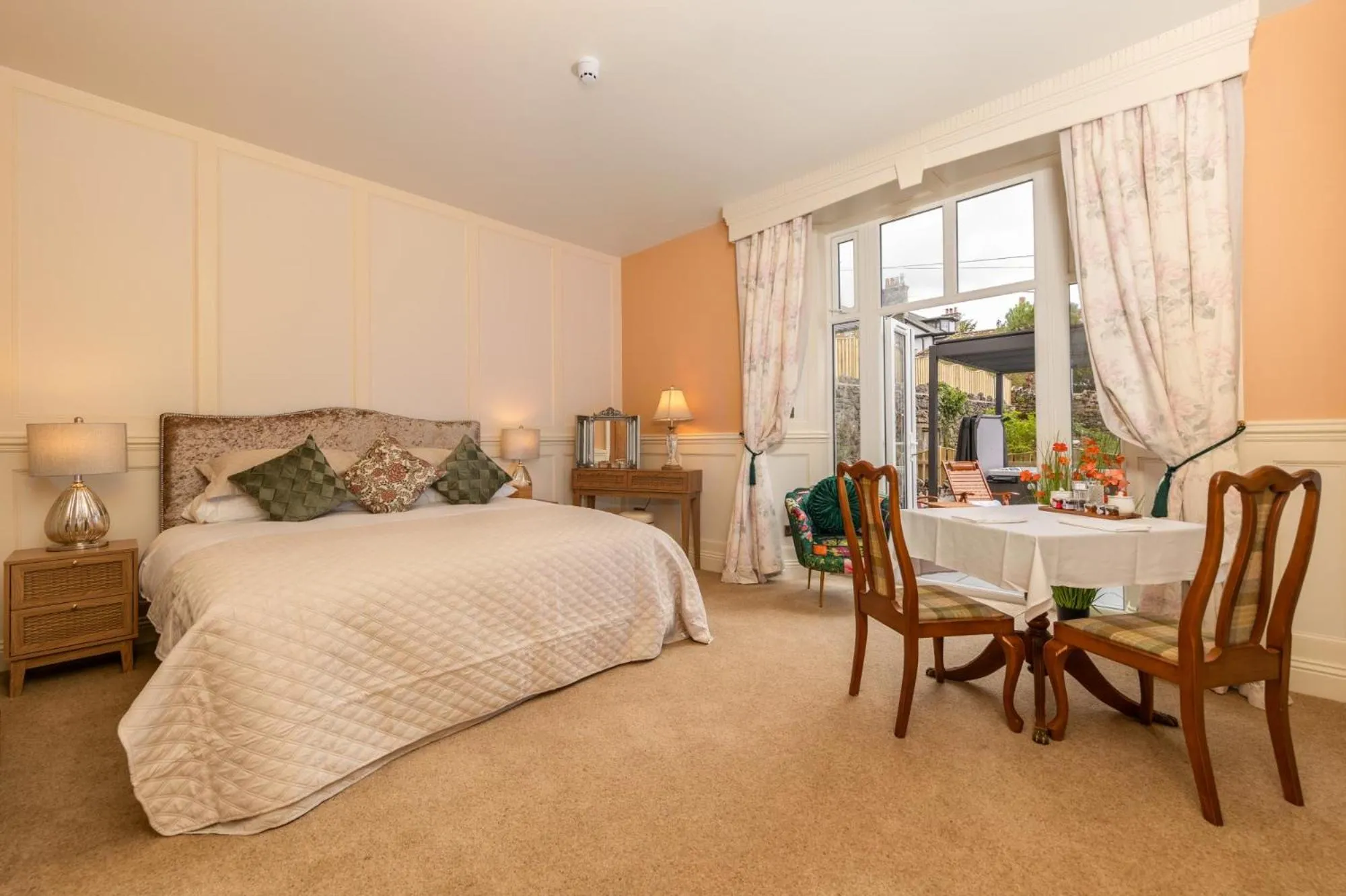 Seating area, Bed in Grange Manor
