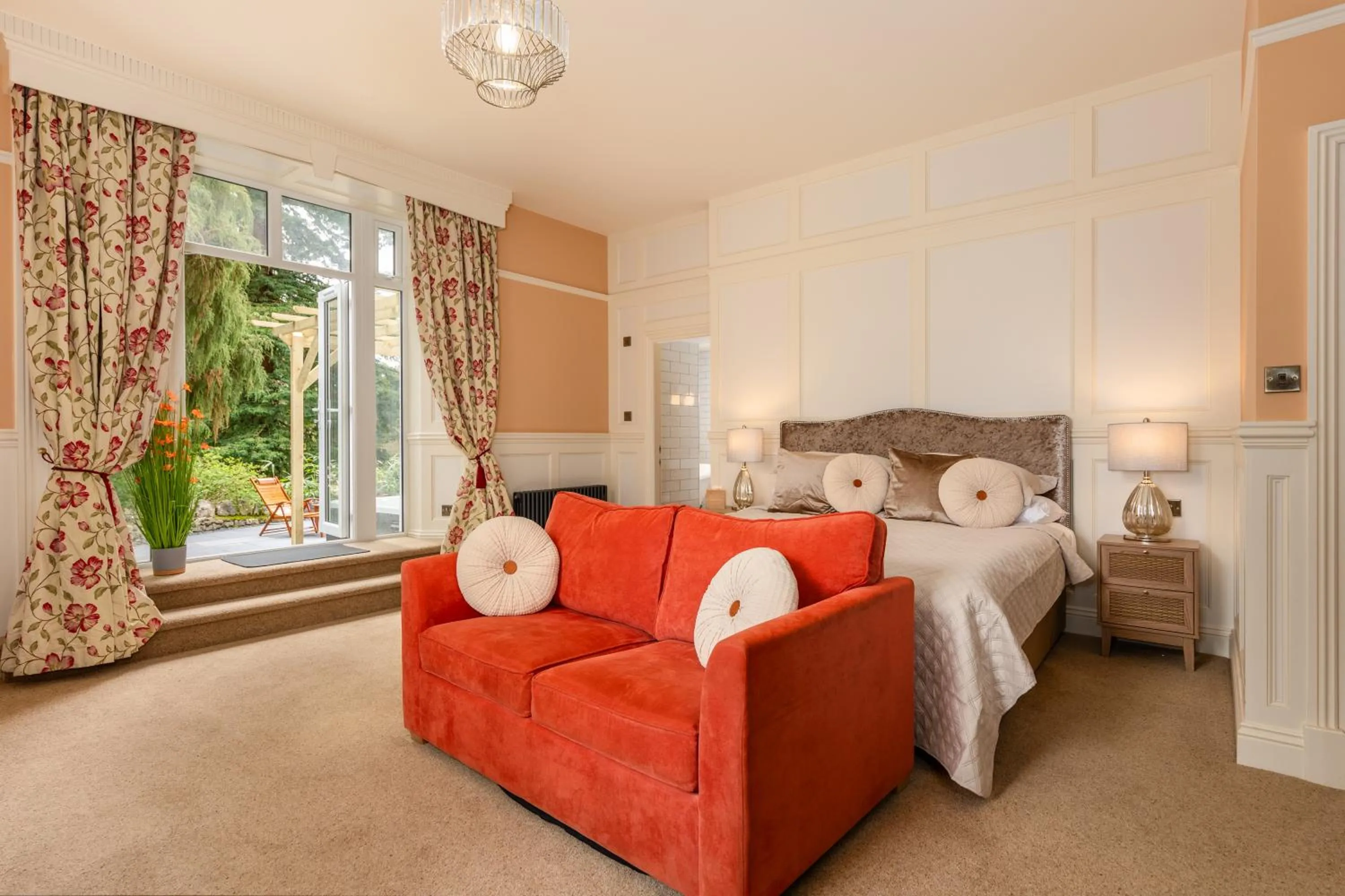 Seating area, Bed in Grange Manor