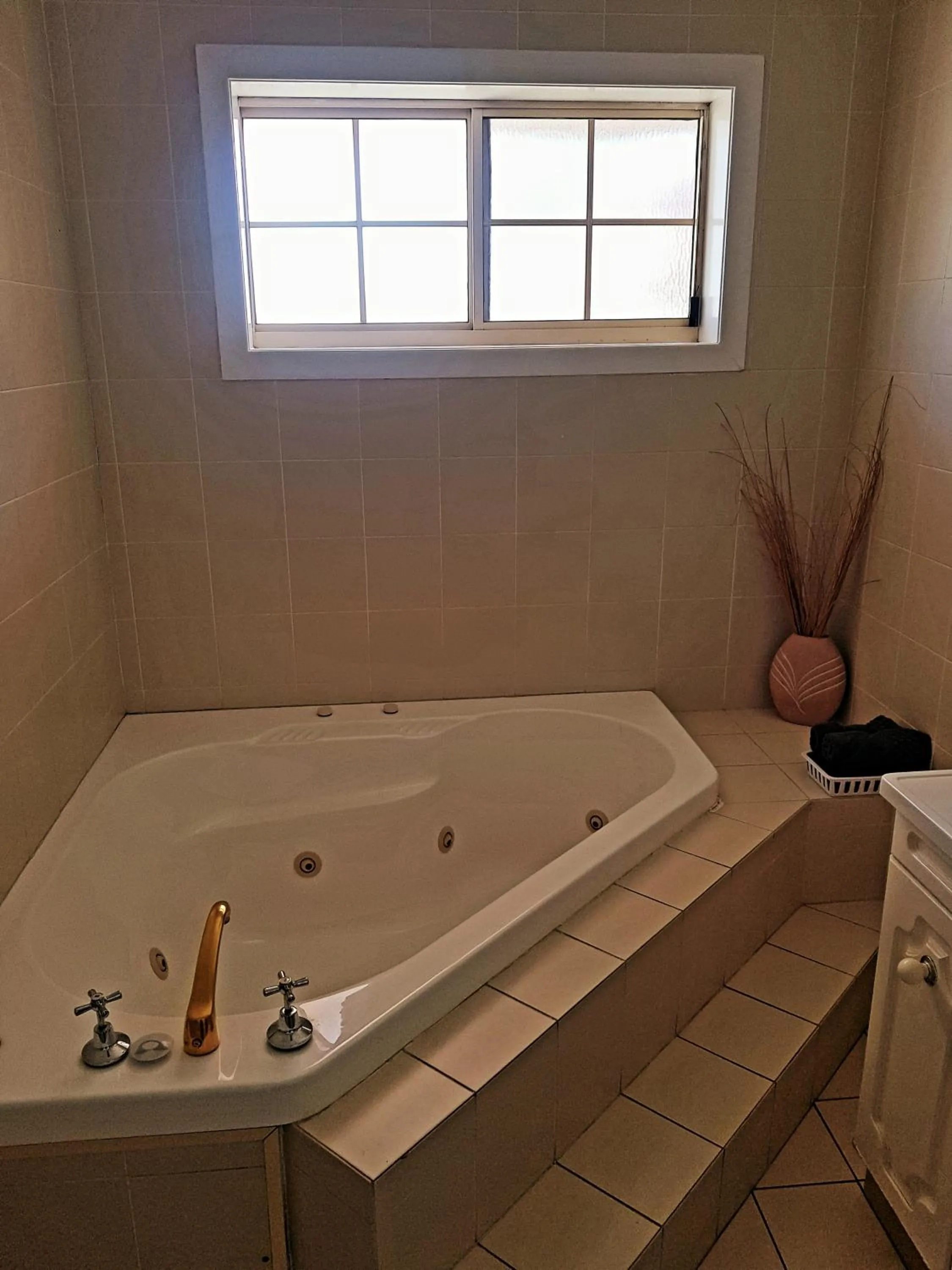 Bath in The Major Mitchell Motel